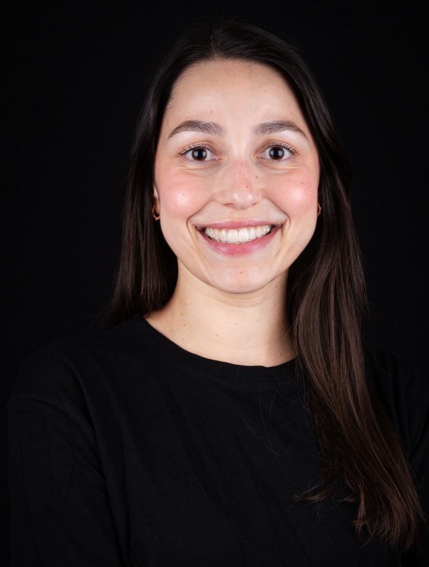 Dra. Iara Louro